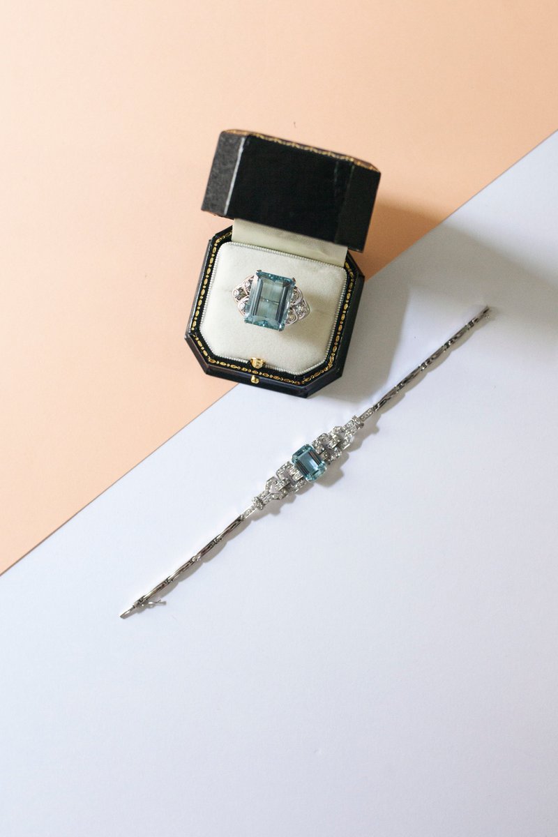 BARCENAJOYAS's tweet photo. El AGUAMARINA. Su color y brillo recuerdan al agua del mar. 

Sortija y pulsera art decó realizadas en platino, brillantes y aguamarinas.
#decubriendobarcenajoyas https://t.co/hYPLf04eAc