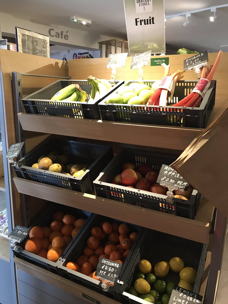 draycot_stores's tweet photo. We have a great selection of fruit 🍈 🍇 and veggies 🌽 🍅 here, all local and delicious, we even have rhubarb!  #ShopLocal #chippenham #FreshProduce #shopping #Wiltshire https://t.co/3Vjyu9Chsa