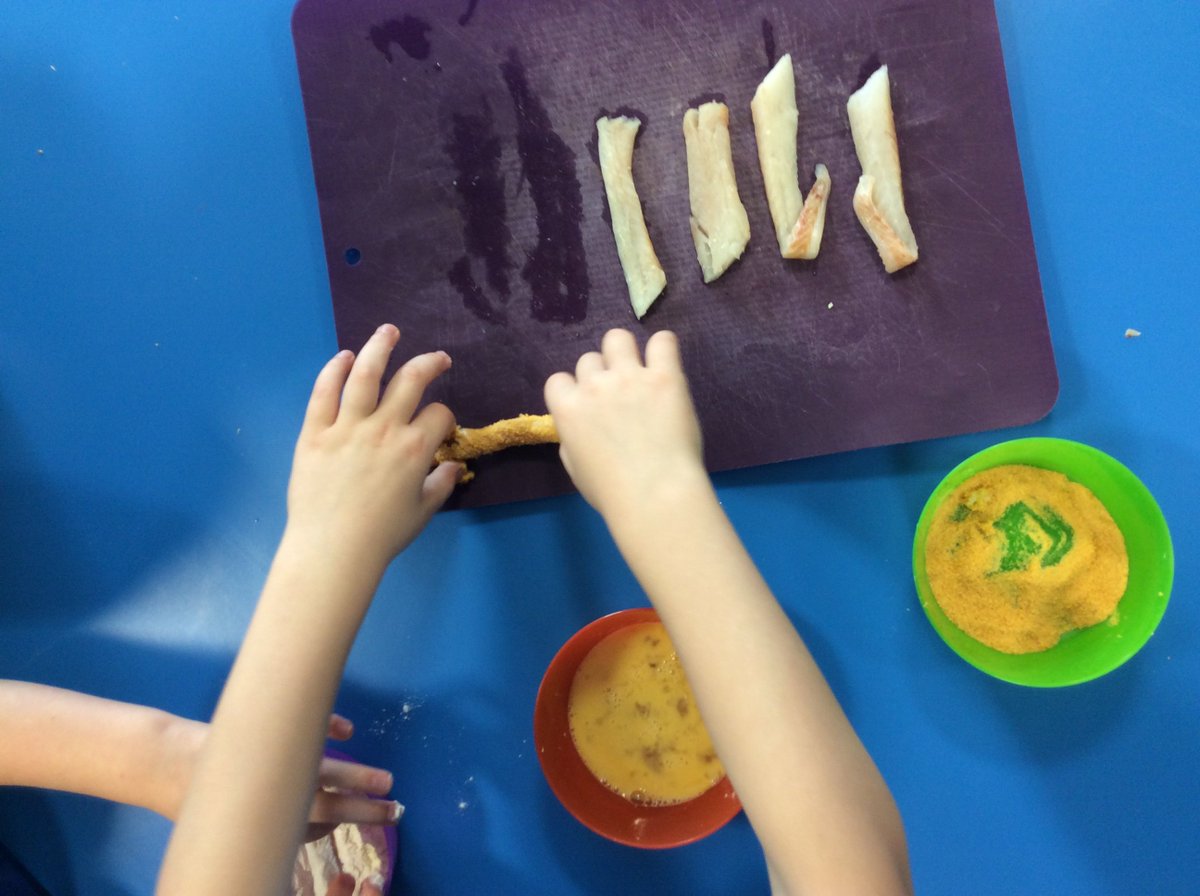 WalkergatePS's tweet photo. A bird’s eye view. @thefoodnation Fish...flour...egg...breadcrumbs.  Fish fingers! https://t.co/rMqOBfXfhj