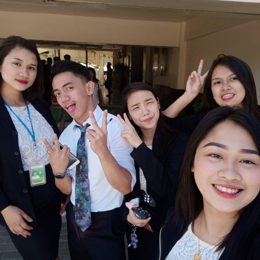Prima_Buendichx's tweet photo. Sa Sobrang daming pwede ilaban dito, tayo pa ang nasali 😊
Hahahahahah 😅😅
Thank you so much guys 💕  Thank you CBAA sa gantong opportunity 🤗 Salamat din sa supports mga Solid kmnaming Kaklase 🤗😘 

#6thUniversityResearchColloquium 😍
#Thesismates 💕🤗 https://t.co/0eMn0zrWTe