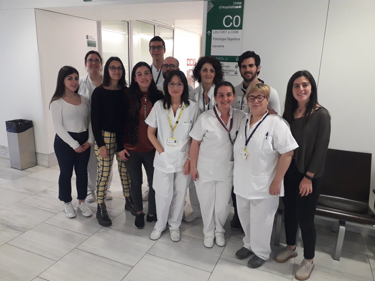 HospitalSantPau's tweet photo. A Hospitalització de Patologia Digestiva i #Geriatria iniciem juntament amb la @FAS_UAB (Fundació Autònoma Solidària) activitats lúdiques setmanals per als pacients de la unitat. Tots a una per fomentar l'entreteniment durant l'ingrès!! https://t.co/UhDeTHKrSw