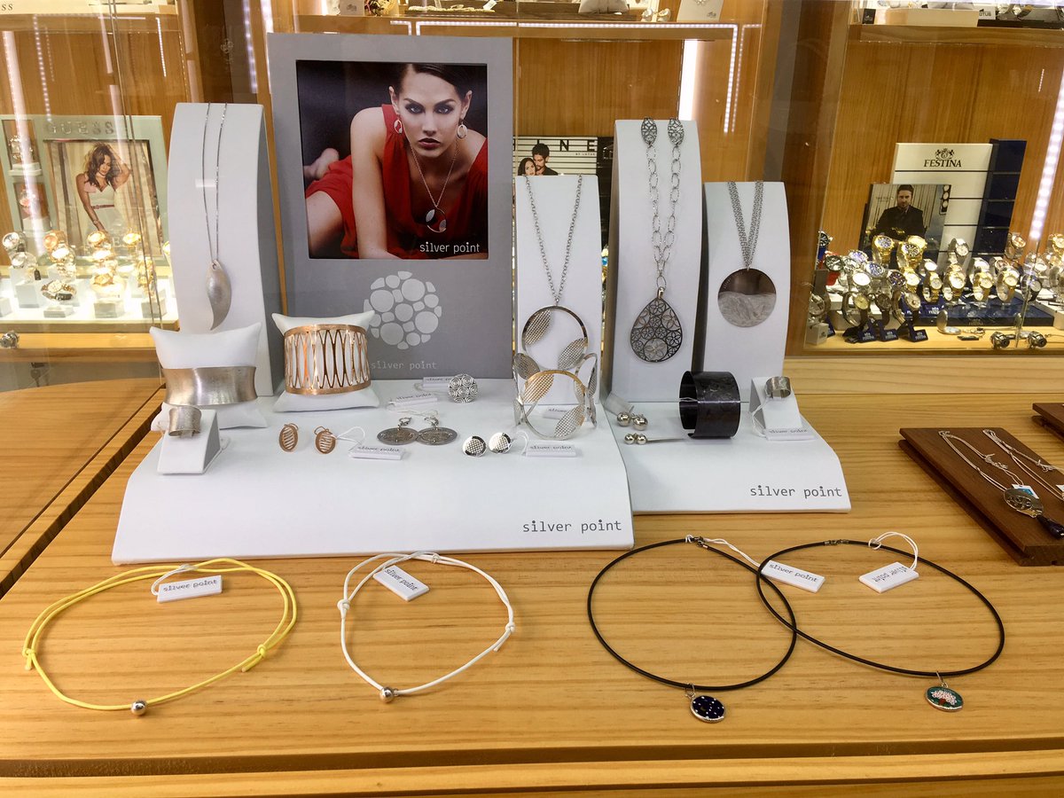SilverPoint_ tweet picture