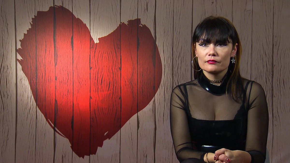 MedInfinityES's tweet photo. Tras triunfar en la música con proyectos como la banda electropop Cycle, 'La China' llega a #FirstDates860 dispuesta triunfar en el amor. 💖 ¡Ya en mitele📺! https://t.co/c6GyvbUCwC https://t.co/YmXdbTygkq