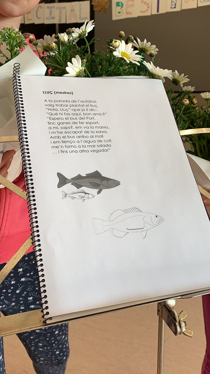 pladelesvinyes's tweet photo. Conclou el #recitalbestial amb una sorpresa a càrrec de l'equip de mestres,... Ens reciten #ellluç! I com bé diu el poema: fins una altra vegada! @lletres #dpm19 #DiadelaPoesia https://t.co/1Gi92zKzc6