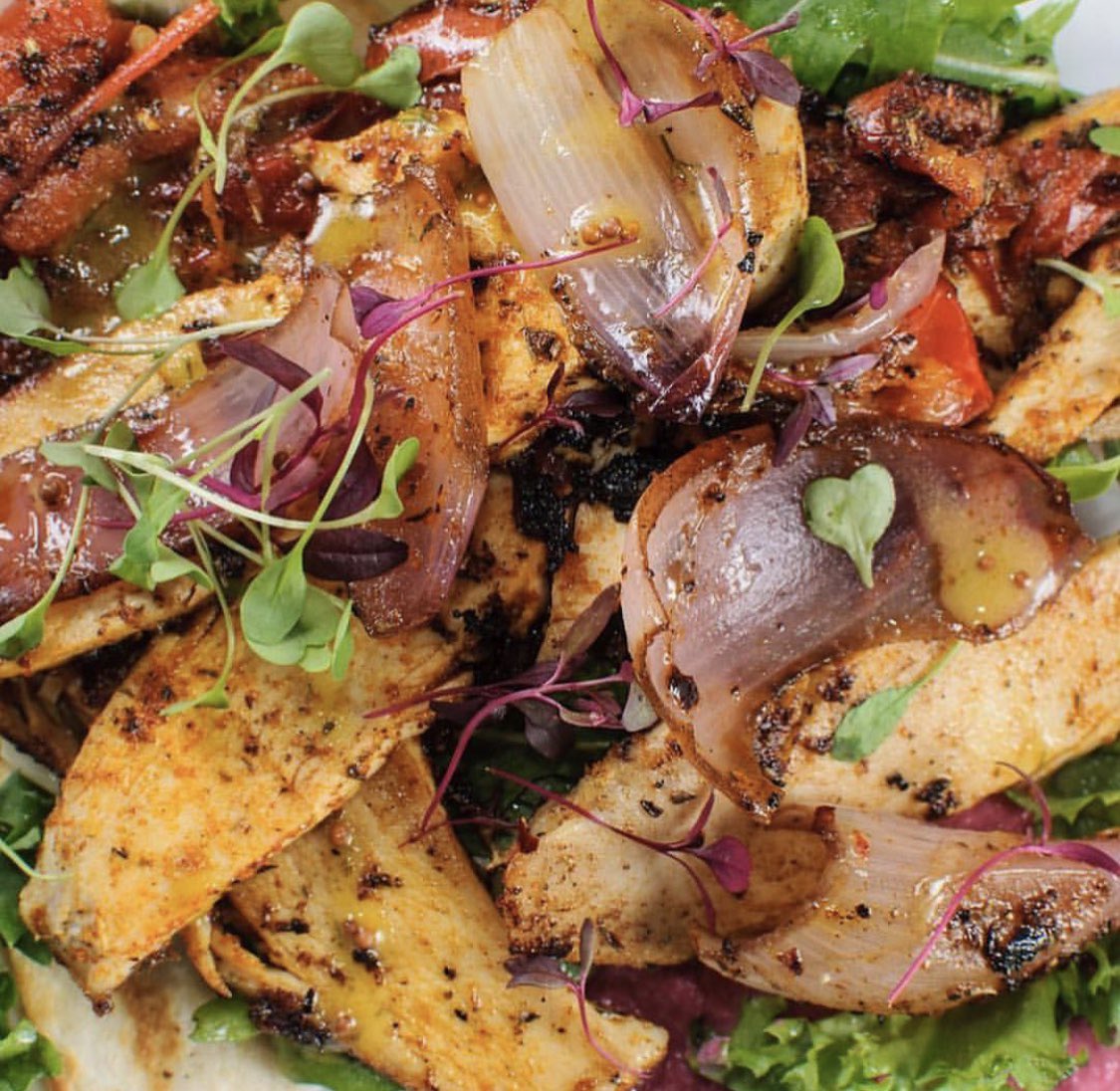 Tasty Thursdays! 👌🏻❤️Check out our #Butch - Chef’s salt &amp; pepper style chicken with dressed leaf, humous, yogurt dressing &amp; pickle cucumber served on toasted flatbread - all of the flavour!👌🏻🍗🥗 #saltandpepper #spaceupyourlife #lunchtime #inspo #foodporn