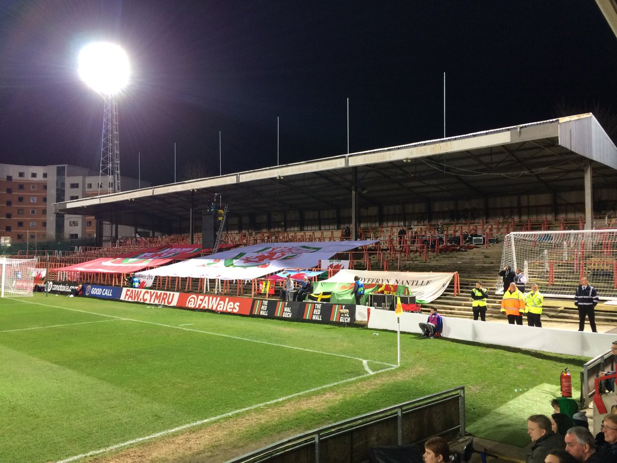 bowbrookshrew's tweet photo. Last nights football was the International Friendly at @Wrexham_AFC Racecourse Ground as @Cymru took on and beat @TTFootballAssoc 1-0 @FAWales @socawarriors #WALTTO #Groundhopping https://t.co/us6RFe7fPB