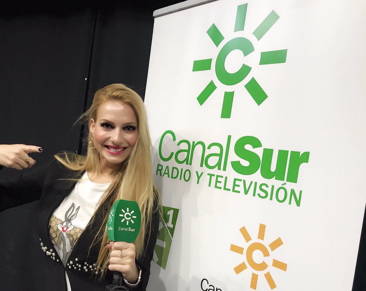 NazaretCompaz's tweet photo. Gracias a todo el equipo humano y de grandes profesionales que forman el programa @aquiestamoscsr 💚@CanalSurRadio @canalsur @PepeDaRosa1 @mariloseco #rafacremades @telmocarlos https://t.co/KSYKdXDUcx