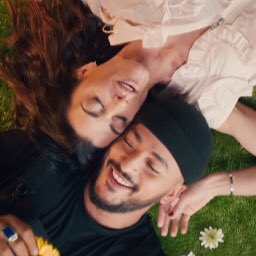 #MUSIC
🌼 Pas comme les autres
🔺 #LesChosesSimples
🔻 <a href="/JeniferOfficiel/">Jenifer</a> • <a href="/Slimaneoff/">Slimane</a> 
▶️ Fan et vous ?