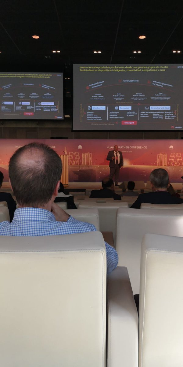 HuaweiEmpresas's tweet photo. Noel Goicoechea, Sales Vice President e Iván Campos, Sales Account de #HuaweiEmpresas, presentan durante el #HuaweiPartnerConference la nueva unidad de #IntelligentComputing que impulsa el negocio de #servidores https://t.co/t06tDkyxTO