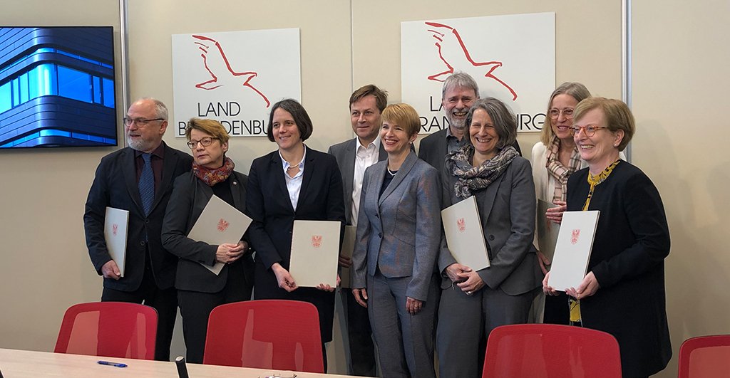 <a href="/unipotsdam/">Universität Potsdam</a> setzt #Erfolgskurs fort: neuer #Hochschulvertrag unterzeichnet: uni-potsdam.de/de/medieninfor…

#Hochschulvertrag #Strategie #Förderung #Wissenschaft #Entwicklung
#Innovation #Internationales #Lehrerbildung #Kooperationen #UniPotsdam #Brandenburg 

Foto: Dr. Silke Engel.