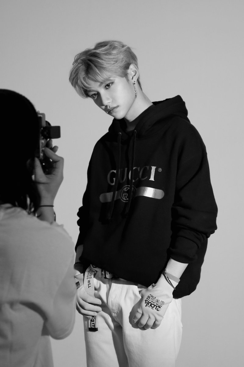 Stray_Kids's tweet photo. Stray Kids(스트레이 키즈) <Clé 1 : MIROH> 
자켓 촬영 비하인드 #4

#StrayKids #스트레이키즈
#Clé1_MIROH #MIROH
#YouMakeStrayKidsStay https://t.co/0df3fLwcQd