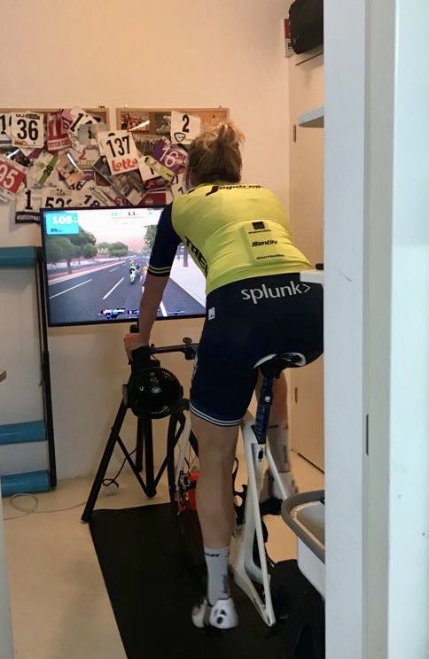 Ladies! Who would like to join me this evening <a href="/gozwift/">Zwift</a> <a href="/hetiskoers/">Het is koers!</a> social ride? 19.15u we start for an easy hour with Q&amp;A! 🚴‍♀️🎤 #girlsonly