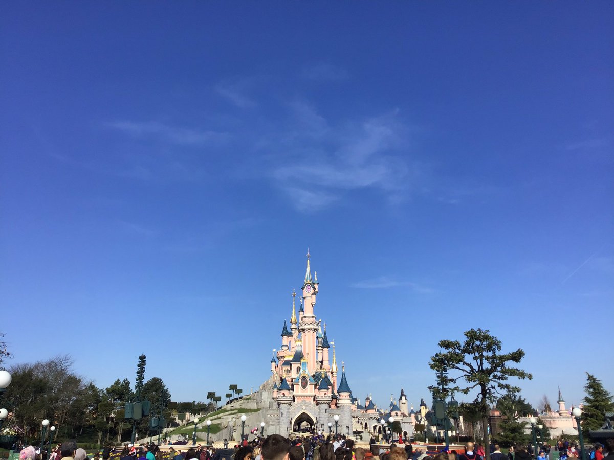 EdwardPeake's tweet photo. Getting closer! #lookatthatbluesky https://t.co/7TW1hYiuUF