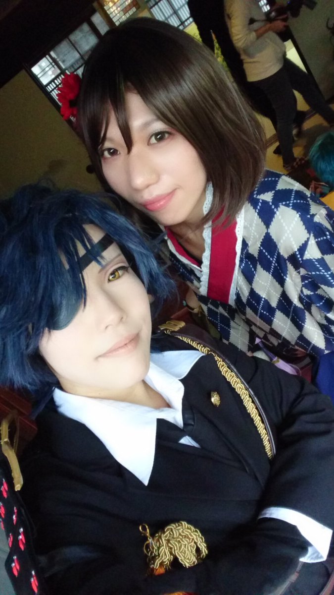 ちづる V Twitter 今日は 那智本丸19 で光忠だったよー 初めましての人多かったけどめっちゃ楽しかったー あと光忠はおしゃれ眼帯 で台所に立つべきじゃないと思うな メッシュ生地の眼帯なのかな 4枚目は貞ちゃんが用意してくれた伊達おそろいのエプロンだよ