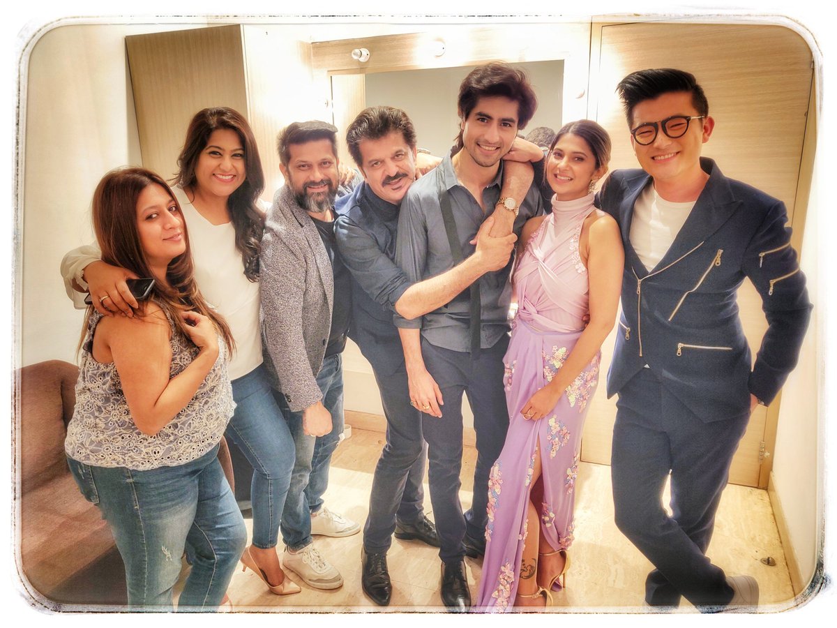 MeiyangChang's tweet photo. All I want to say is that if this is how mad you guys are gonna be and have so much love for each other (and me), then please hijack my green room more often 😂😛🤗 Jenny , so good to see you after ages!!! @tellychakkar @ZEE5India #IndianTellyAwards #VerySober https://t.co/S8dbC6TJ5X