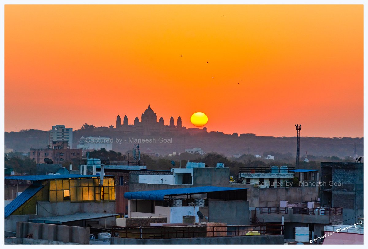 MyBioscope's tweet photo. Sun rising over Umaid Bhawan Palace, #Jodhpur. Apart from being known as the ‘blue city’, Jodhpur is also known as the ‘sun city’.
February, 2019.

Instagram: maneeshgoal

@my_rajasthan #Rajasthan #Marwar #IncredibleIndia #landscapephotography #heritage #sunrise #cityscape https://t.co/GwlrfY7RnX