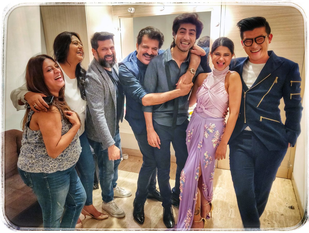 MeiyangChang's tweet photo. All I want to say is that if this is how mad you guys are gonna be and have so much love for each other (and me), then please hijack my green room more often 😂😛🤗 Jenny , so good to see you after ages!!! @tellychakkar @ZEE5India #IndianTellyAwards #VerySober https://t.co/S8dbC6TJ5X