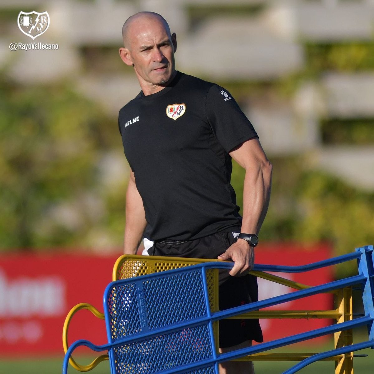 Jémez, durante un entrenamiento (Vía: Rayo Vallecano).