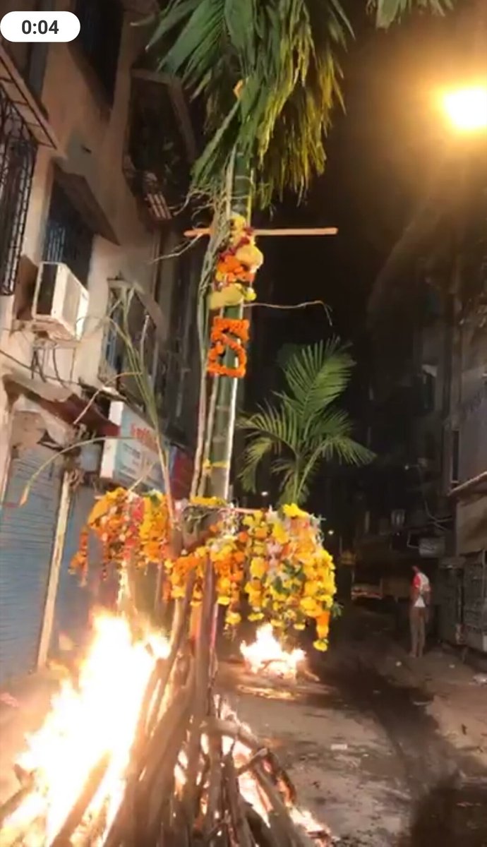 Harshh_awwasthi's tweet image. Its very disturbing that some people burn tree's just to celebrate holi at mira bhayander.. and no one will ask questions to them just because they have a political background #holidehan #burningtree #dirtypolitics #politicssuck