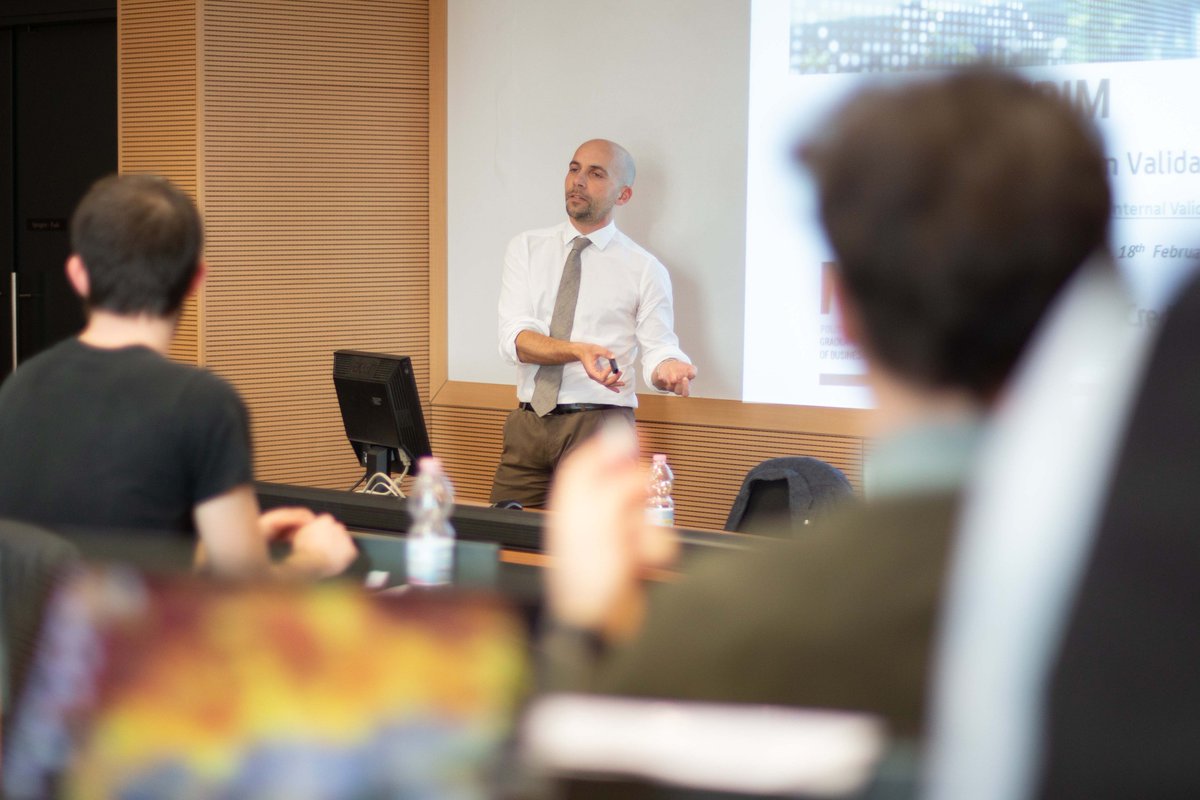 POLIMI_GSoM's tweet image. Durante il corso di Credit Risk, gli allievi del #MIFIRM hanno avuto la possibilità di ascoltare le testimonianze di Riccardo Fiori, Head of Internal Validation del gruppo Creval, e di Vincenzo Molè, FVP - Head of Local Credit Risk Validation in @UniCredit_IT  #MIPexperience