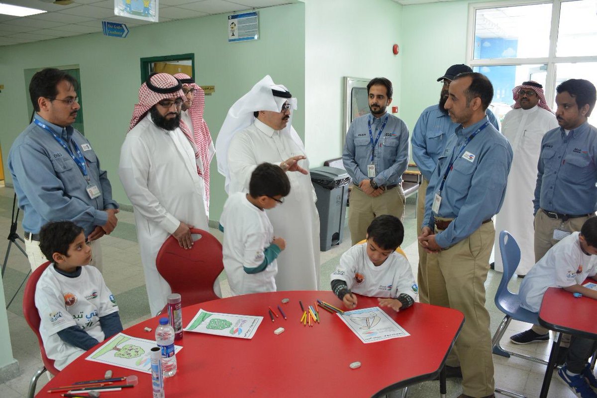 Sadara's tweet photo. Director of Environment, Health,and Safety @abodally  concludes #Week_Of_Environment and #Waste_Free_Environment activities in @Almarjan1431 Intermediate school in presence of Royal Commission education executives.
@Emrcjubail 
@Envaward https://t.co/HwOgHTx8SQ
