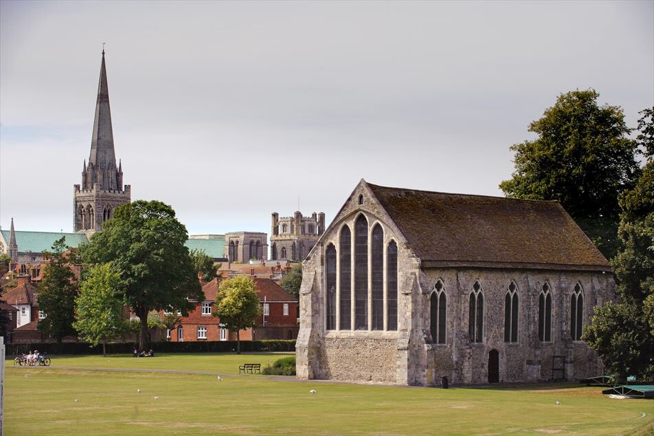 NMHchoir's tweet photo. Our #Chichester based Reflections series for #Lent is off to a fabulous start. Next: a rare chance to hear a #concert in the stunning 13th Century Guildhall. Even better, you will get to see the stunning @threepartsvied as well. Tickets @TheNovium https://t.co/ySfljDwDJ3 https://t.co/fmMu54XTJH