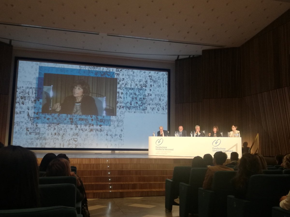 Chiara Tonelli parla in occasione della #cerimoniadeigrant2019 di <a href="/Fondaz_Veronesi/">Fondazione Veronesi</a> 198 ricercatori finanziati su 543 domande pervenute. 157 sono donne 62 i centri di ricerca.