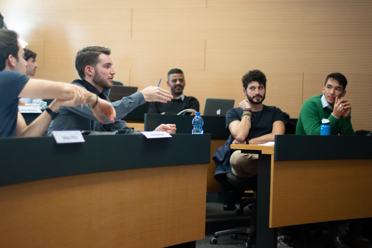 POLIMI_GSoM's tweet image. Durante il corso di Credit Risk, gli allievi del #MIFIRM hanno avuto la possibilità di ascoltare le testimonianze di Riccardo Fiori, Head of Internal Validation del gruppo Creval, e di Vincenzo Molè, FVP - Head of Local Credit Risk Validation in @UniCredit_IT  #MIPexperience