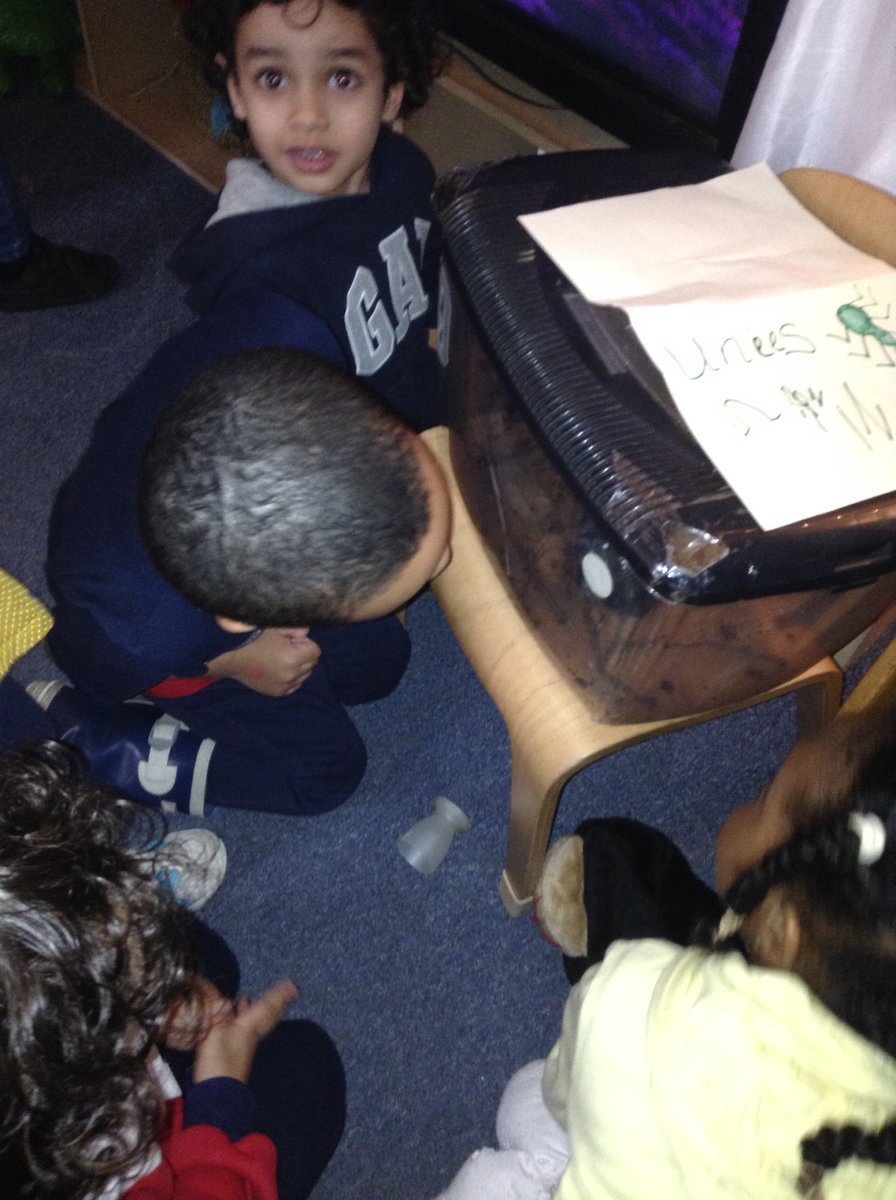 Yesterday we found a spider the children called it 'Unees' we realised that she had two broken legs. We looked after her and gave her a place to stay. Today Unees has passed away so we spoke about death and how we can remember loved ones in our minds and in our hearts. ❤️