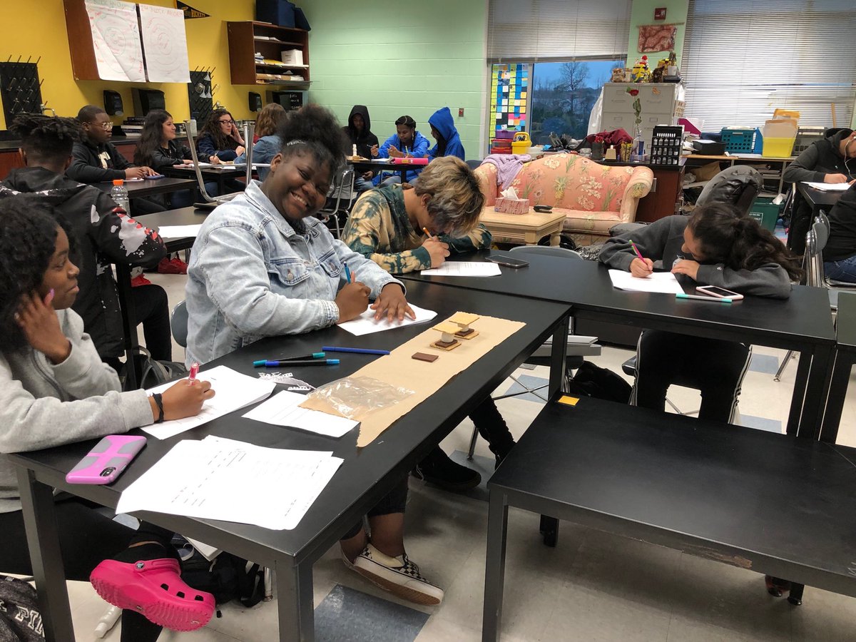 WIHIWIMA_Graham's tweet photo. Using s’mores to explore limiting reactants. Learning is #KHSCDAnd sweet https://t.co/mPJbou7B7O