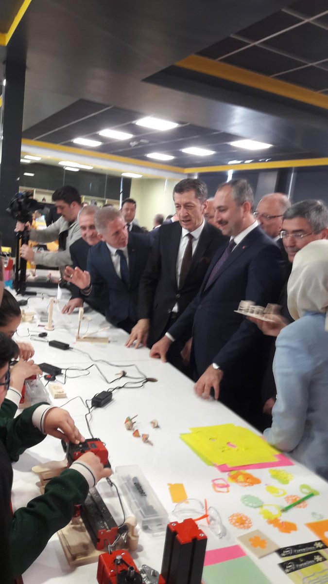 gilikacocuk's tweet photo. Güvenli makineler Gaziantep Fuat Şimşek Ortaokulu'nda ... @ziyaselcuk @abdulhamitgul  @gul_davut #Ziyaöğretmengaziantepte #tasarım #beceri #uretimatölyeleri #egitim #egitimbirulkeninenonemligucudur #gilika #thecooltooleducation https://t.co/Qxd9beAGhi