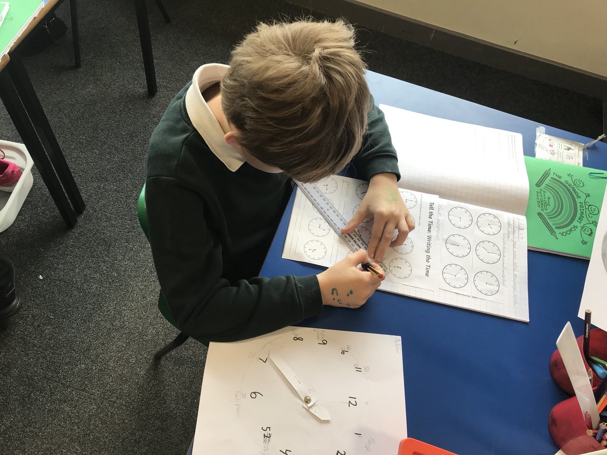TGPS_NorthLincs's tweet photo. Year 4 are using their ‘bits and bobs’ to tell the time to the nearest minute. #TGPSYear4 #TGPSMaths #TGPSResourceful #TGPS5Bs https://t.co/DKd0N0AwJz