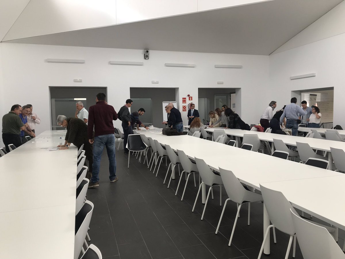 futura_t's tweet photo. En #ElLaboratorioCampus después de trabajar con la metodología #Kanban vamos a trabajar con #scrum dentro de los talleres @futura_t en #ElLaboratorioCampus #molamucho #kanbanmola #scrummola @ULPGC https://t.co/7ULjxoiHGQ