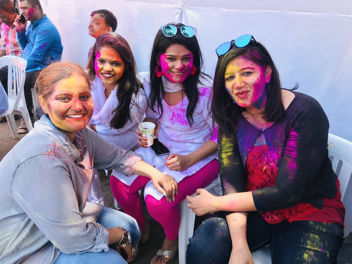 AmrutaManePR's tweet photo. What your profession makes you do ! 

Holi celebration after 19 years .... 

#RangkarmiHoliUtsav2019 #OfficialPR #Media #Celebration #Holi #Avadumber https://t.co/91y03j5RaB