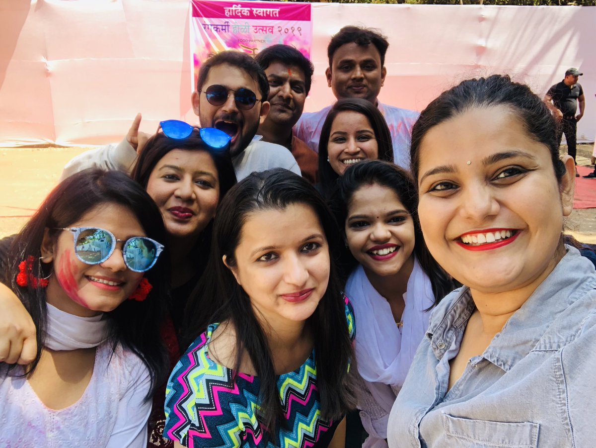 AmrutaManePR's tweet photo. What your profession makes you do ! 

Holi celebration after 19 years .... 

#RangkarmiHoliUtsav2019 #OfficialPR #Media #Celebration #Holi #Avadumber https://t.co/91y03j5RaB