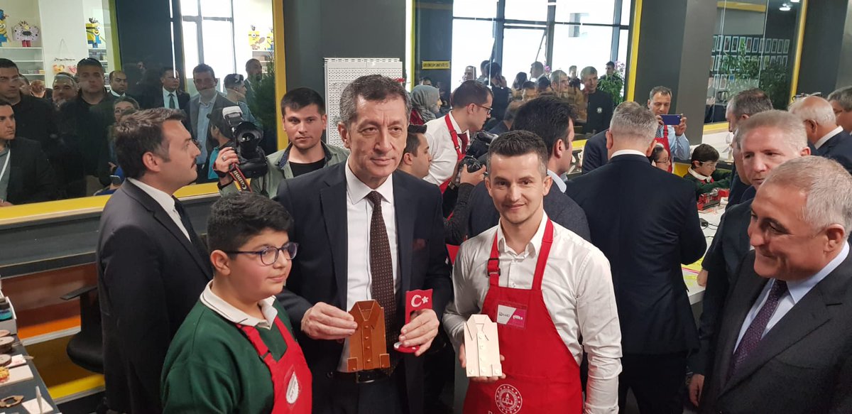 gilikacocuk's tweet photo. Güvenli makineler Gaziantep Fuat Şimşek Ortaokulu'nda ... @ziyaselcuk @abdulhamitgul  @gul_davut #Ziyaöğretmengaziantepte #tasarım #beceri #uretimatölyeleri #egitim #egitimbirulkeninenonemligucudur #gilika #thecooltooleducation https://t.co/Oas2VSavvG