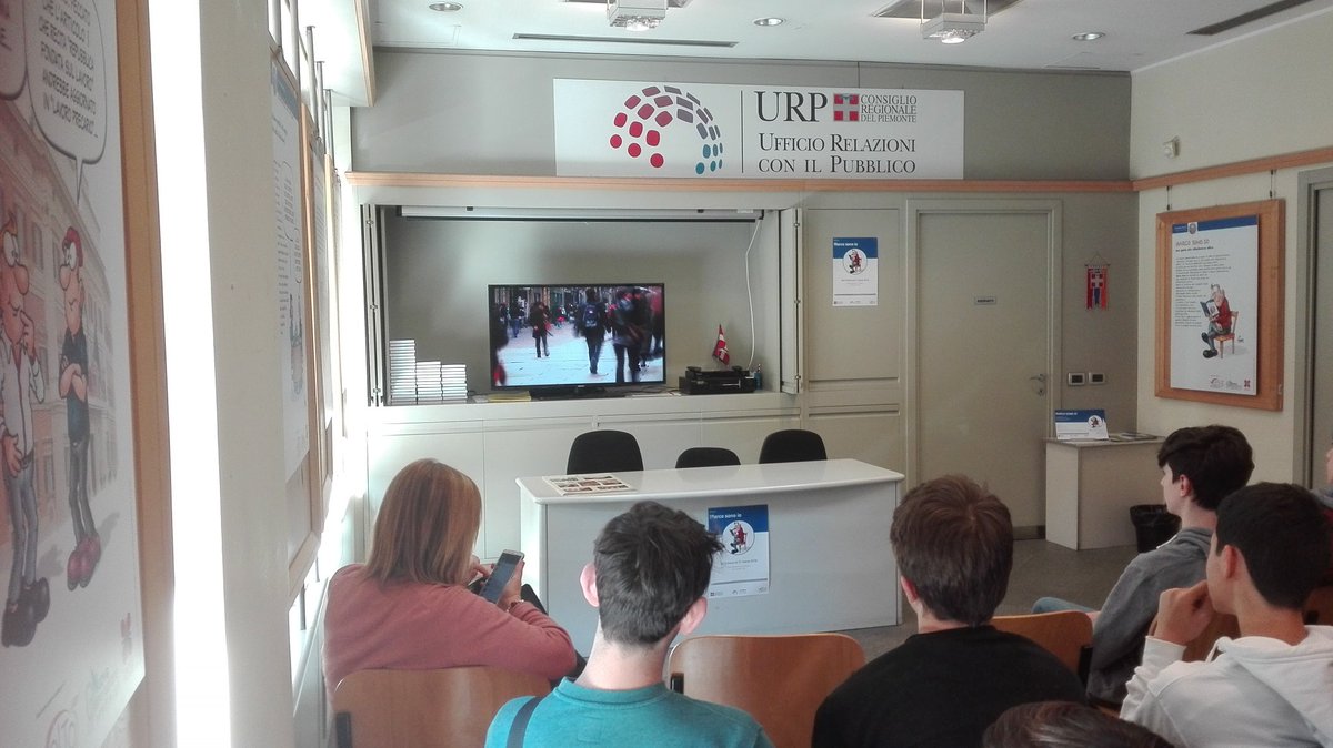 Denise_gioco's tweet photo. @Ic_Viguzzolo I ragazzi delle terze dell' @Ic_Viguzzolo in visita a Palazzo Lascaris per conoscere la sede del @crpiemonte https://t.co/ByqrRNbfzU