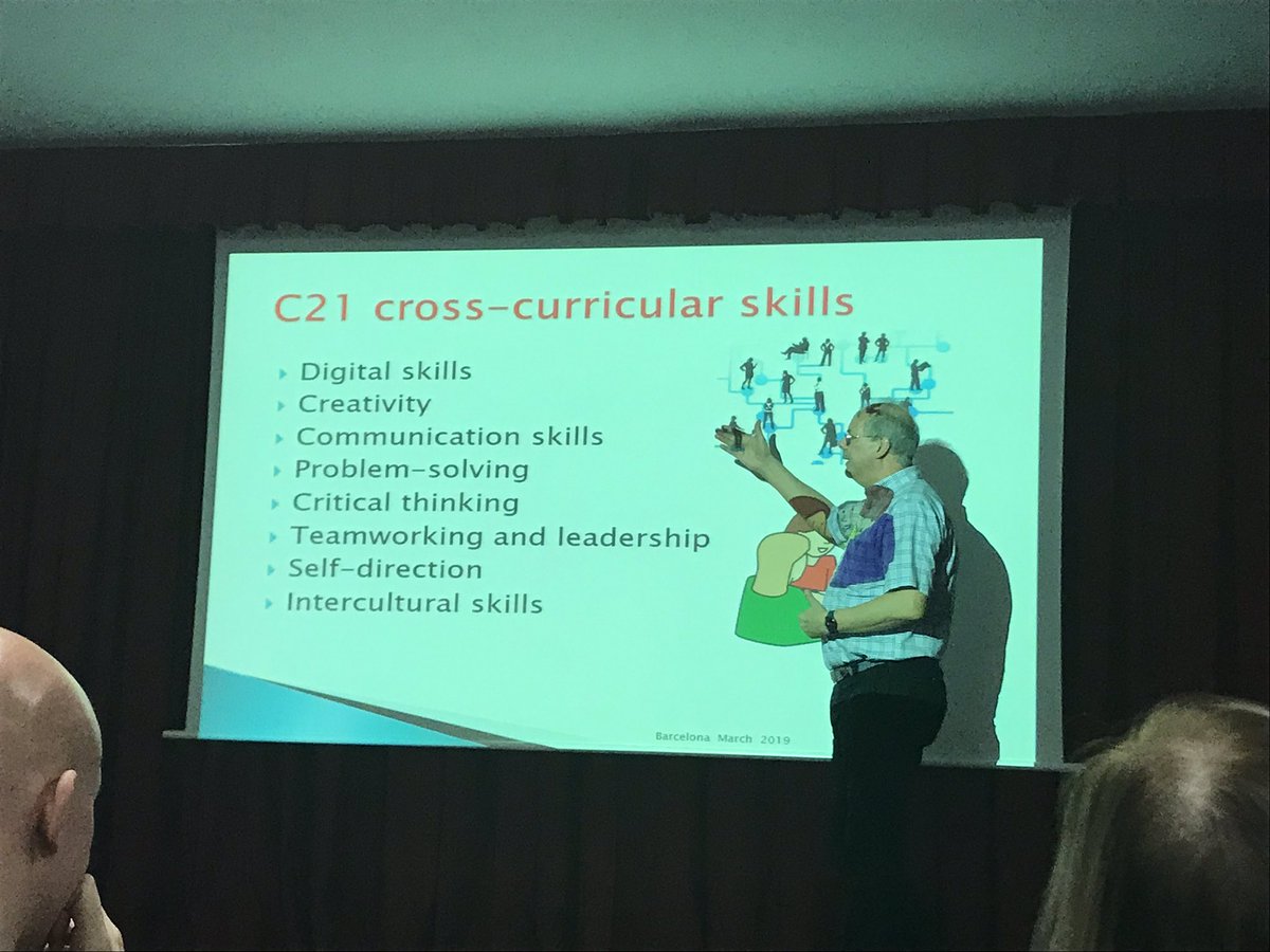 vedrunamanresa's tweet photo. Avui les mestres d’anglès de l’escola participen a la jornada multilingüe de @multilinweb @formacio_FECC #intensament #formació #projects #gamification #usingdramainclass https://t.co/ZAgpiwpboS