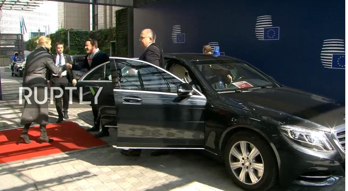 Ruptly's tweet photo. Day 1 of #EuropeanCouncilSummit in #Brussels: arrivals and roundtable
Watch LIVE: https://t.co/ddkJAqzjYf https://t.co/DNyDHGNcE4