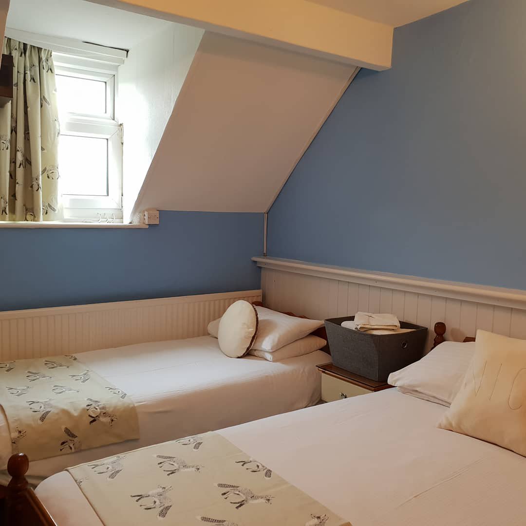 Meadows_Way's tweet photo. Our family room is now finished and ready to book. The theme is Fox's biscuits. We are very pleased with the result. To book call 01889 562763 or visit our website https://t.co/eahQD3p4kj #familybusiness #uttoxeteraccomodation https://t.co/SgU7qEUh0e