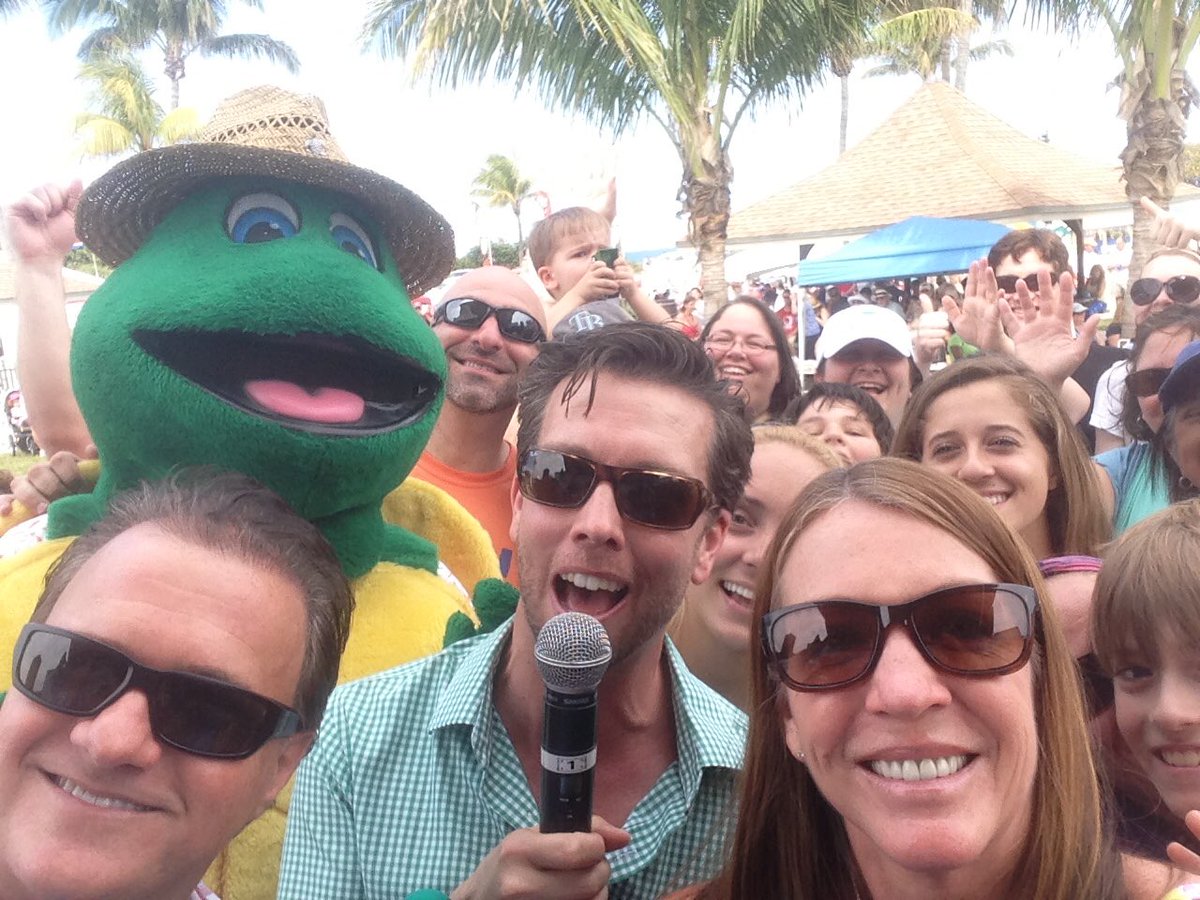MoAndSallyShow's tweet photo. Talking #turtlefest2019 with buddy @LoggerheadMC next on @1055online https://t.co/2HWvLUUWlJ