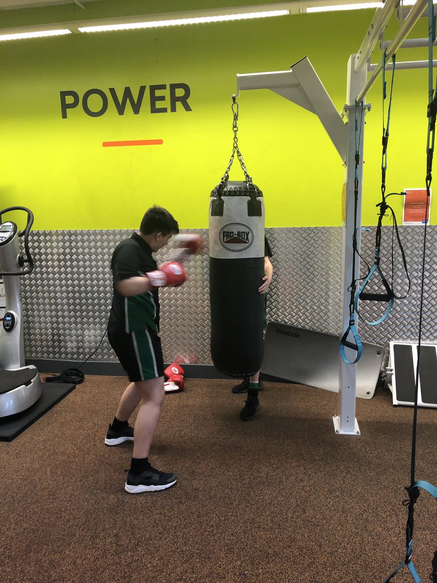 OngarPe's tweet photo. The Ongar Academy are developing their fitness further by going into the community and using @PlacesLeisure gym. Thank you! #ASchoolForTheCommunity #Gym #healthandfitness 💪🏼 https://t.co/FLsOHjjcpU