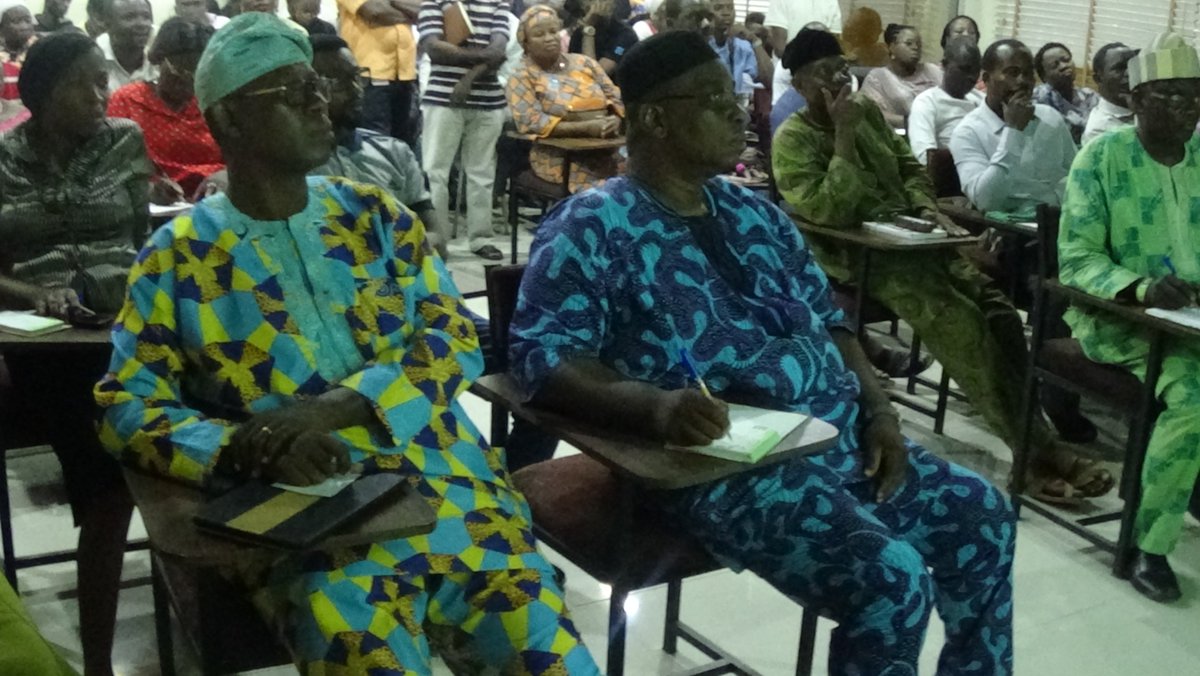 NSPRI's tweet photo. Monthly (March) seminar presented by Ogunsua Johnson Makinwa on the topic 1: "the influence of bunch covers to prevent sunburn on Caven Dish Banana in summer". https://t.co/6bXL0O4AY7