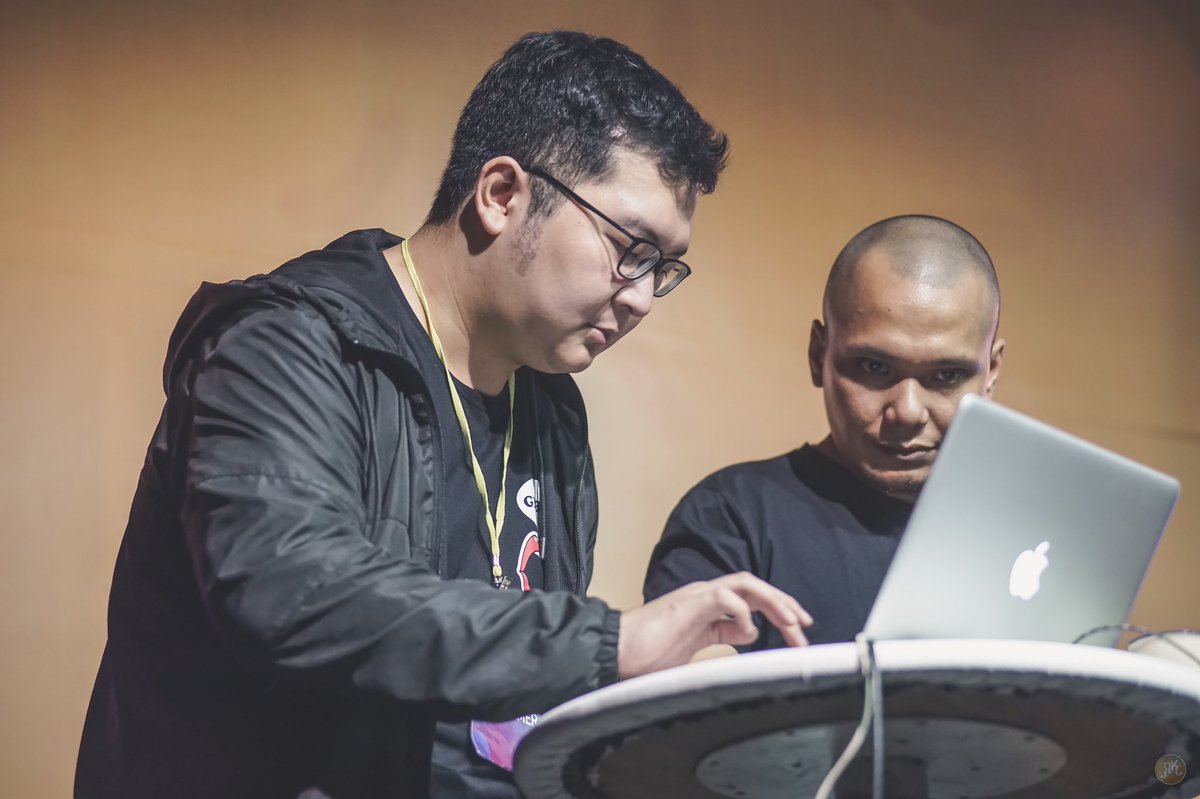 Standupindo's tweet photo. Bukan #GHIBAH namanya jika tidak ada uus ambon & pelacin dongg~ #LocalStandUpDay2019
๐ธ : @piokharisma & @rahadyankukuh https://t.co/WIEFjTxzAA