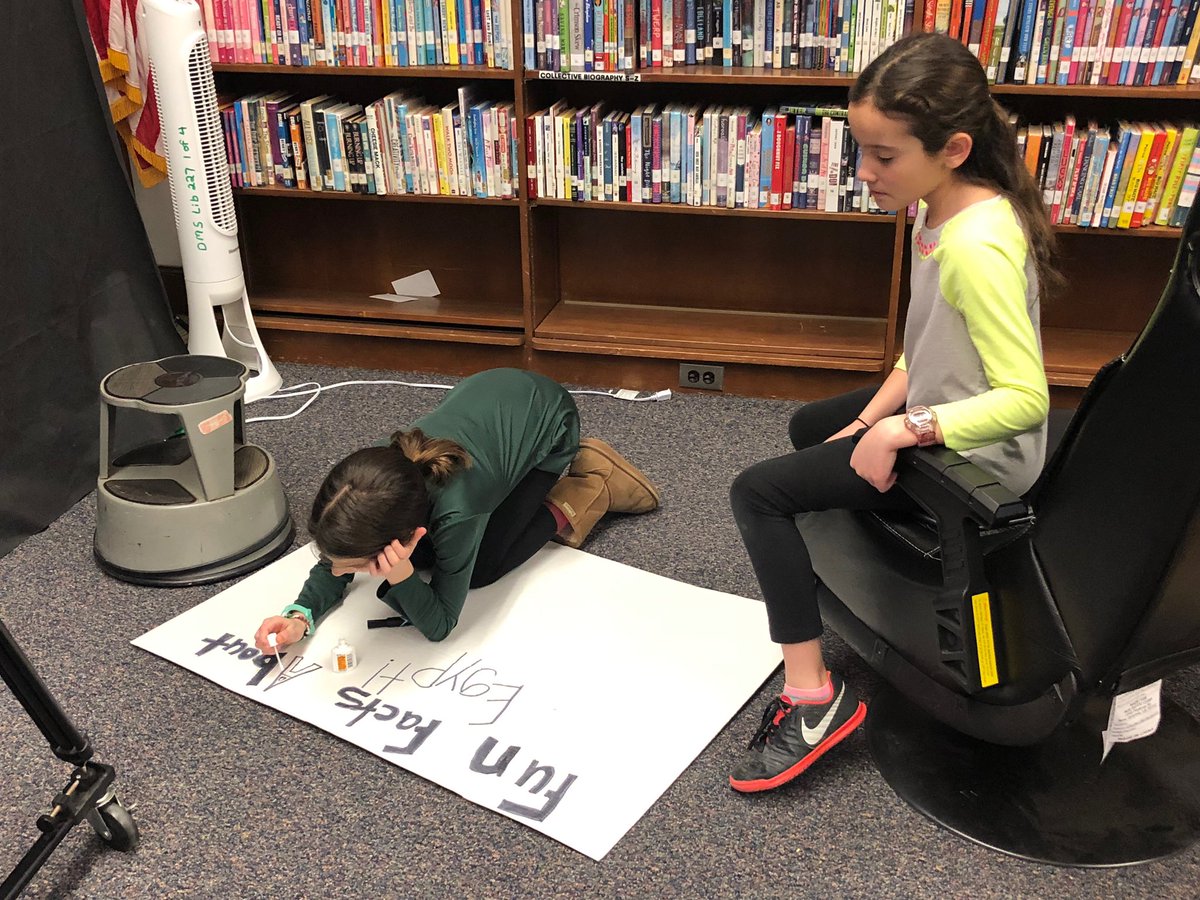 Dms5thgrade's tweet photo. 5th graders working on their world culture projects with Mrs. Carey! #celebratedifferences #jacksongrade5 #dmsgrade5 @SandyCarey19 https://t.co/wk25oBfPt8