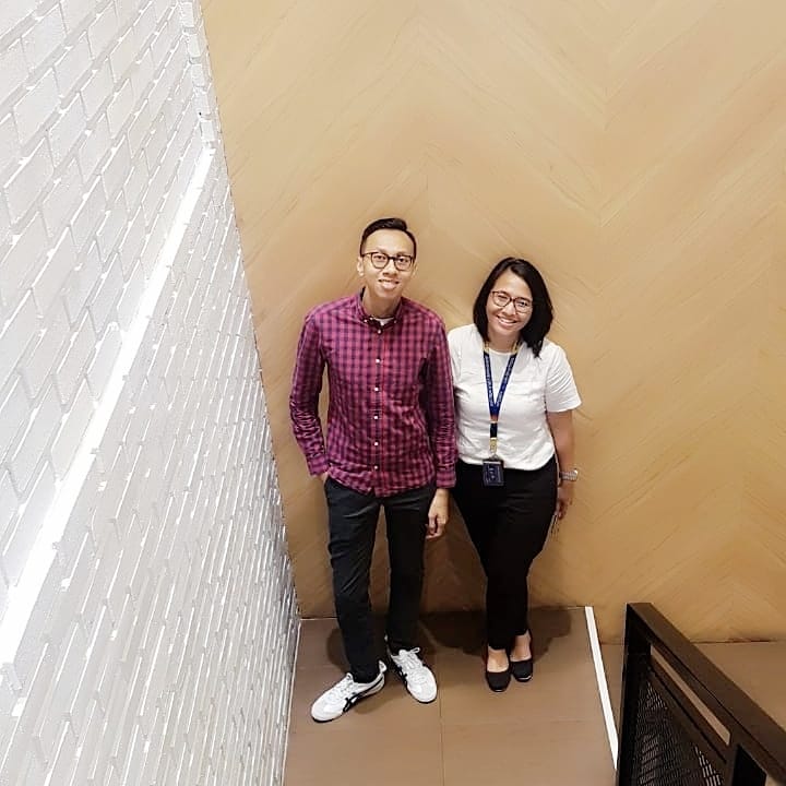 Ieytha's tweet photo. My officemate https://t.co/xLX2l67bRp