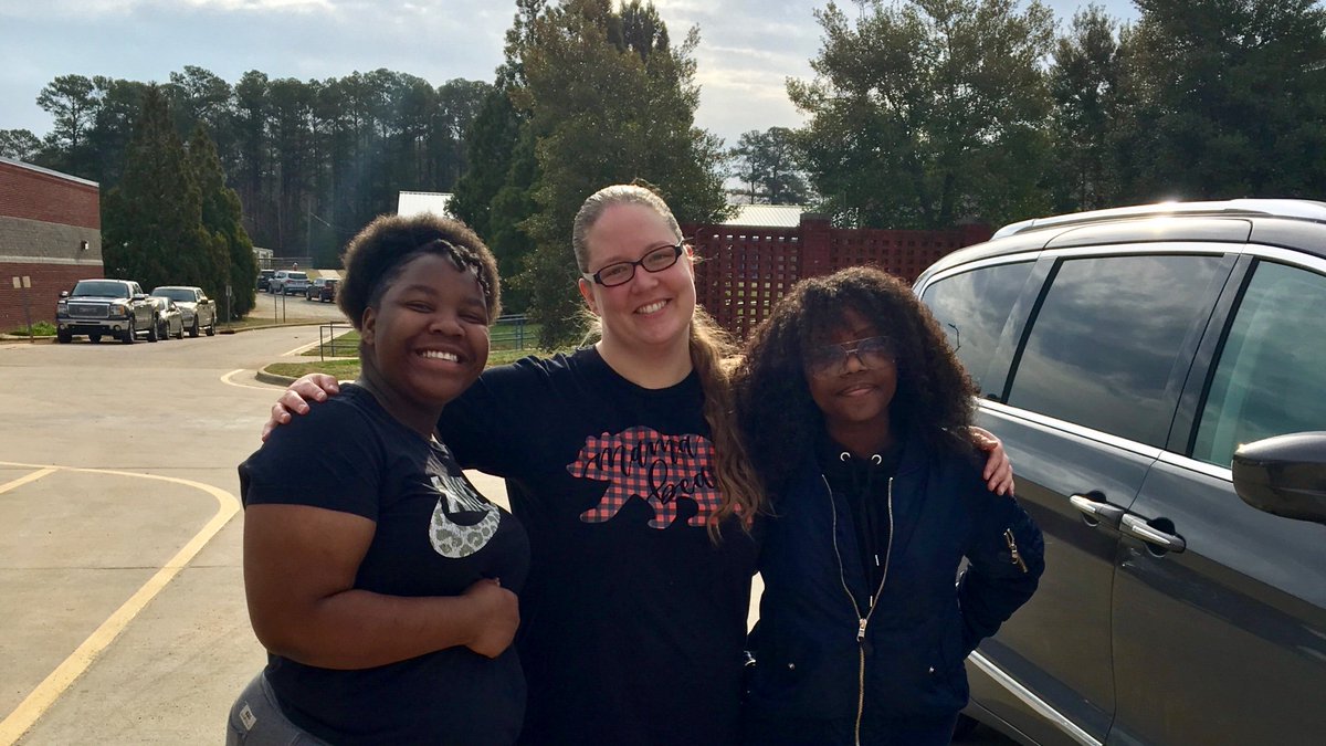ddms4H's tweet photo. Meet Beth @oasischurch - our loyal monthly giver! She and her sons use all their coupons every month to buy food for our pantry! 
#givingback #kindness #love https://t.co/gAnnSFrM8p