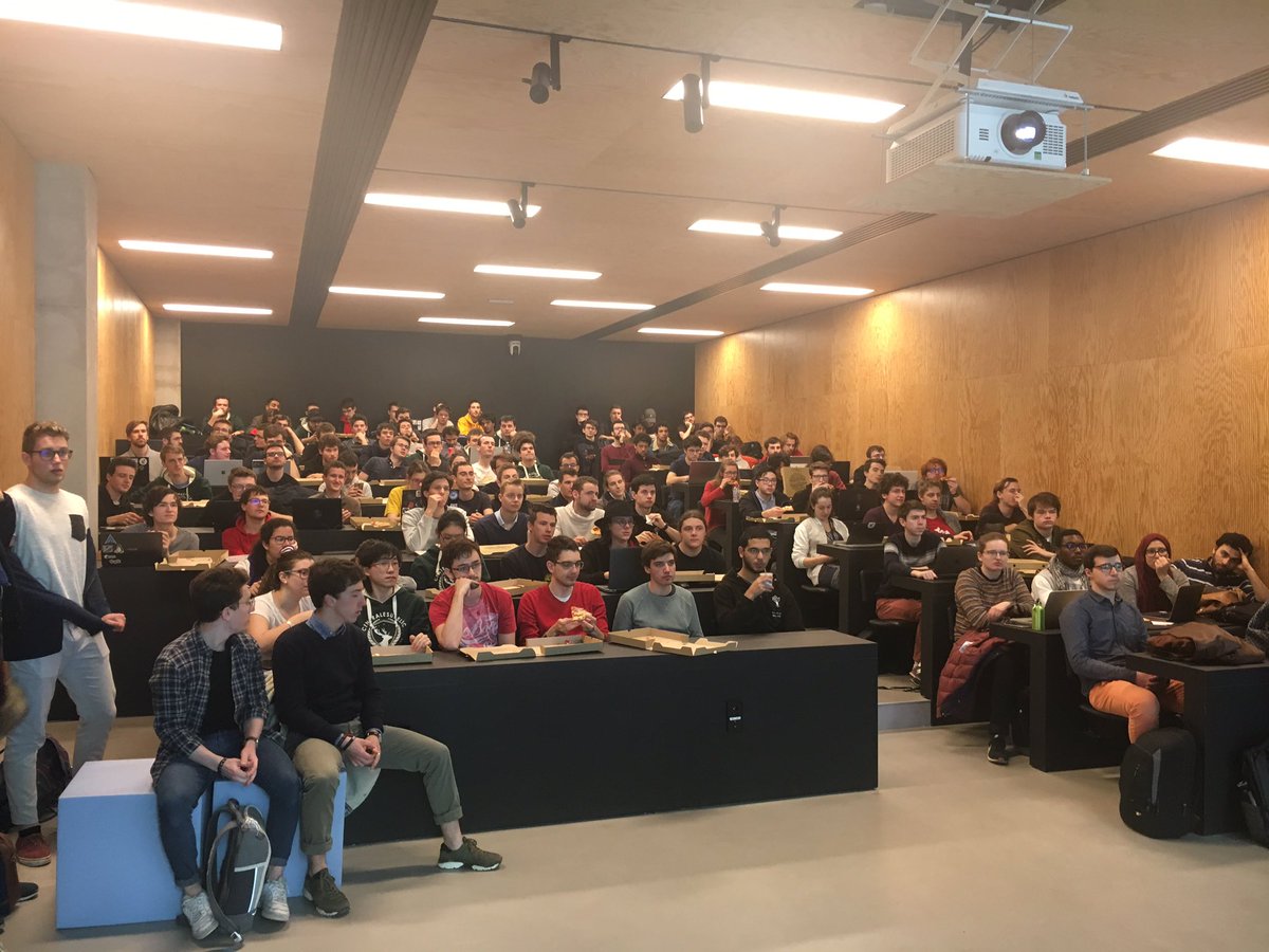 armelle_hellara's tweet photo. Merci aux étudiants et alumni de @ParisDigitalLab @centralesupelec pour les témoignages de vos parcours incroyables 😎Et félicitations 🤩 https://t.co/LkeyXcLWse