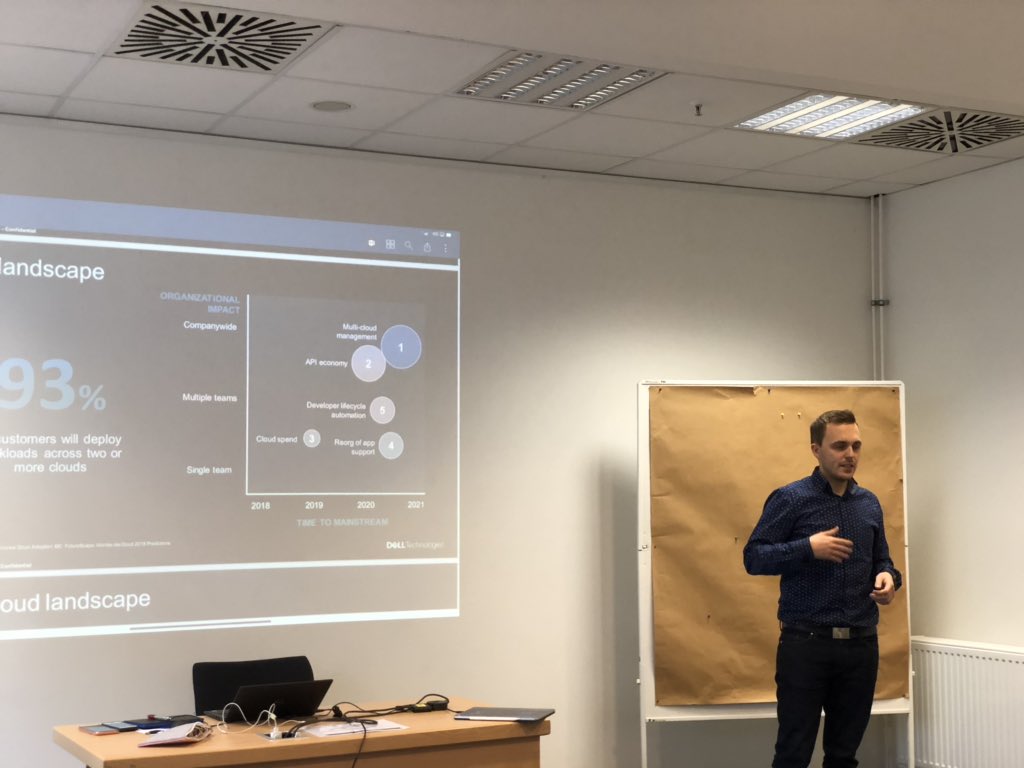 „93% of customers will deploy workloads across two more clouds within next 3 Years“ Listening <a href="/iwork2grow/">Pascal Haase</a> and his tremendously great pitch during the FRS Session Hamburg! <a href="/LStolzenberg/">Luisa Iffländer</a> @MPachert