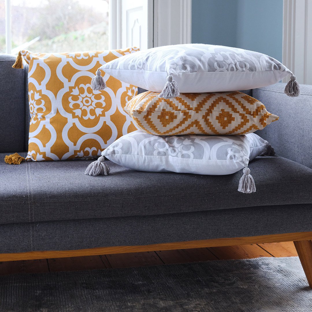 _wearebrandmax's tweet image. The perfect cushion can be hard to find 🏠🌾 lucky for you our choices are endless 🤩 &amp;gt;&amp;gt; goo.gl/nMdY1X

#WeAreBrandMax #DesignerLabelsForLess #Home #Clothing #Footwear #DiscoverTheValue #MyUnexpectedDiscovery